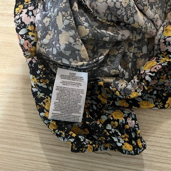 BCBGeneration Blouse Size Small Garden Floral Surplice Wrap Crop Top V Neck - Picture 9 of 10